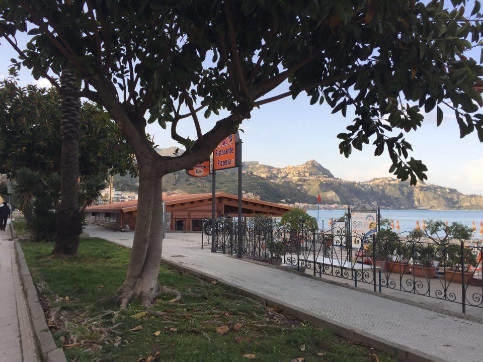 B&B La Casa Di Luigi Giardini Naxos Bagian luar foto