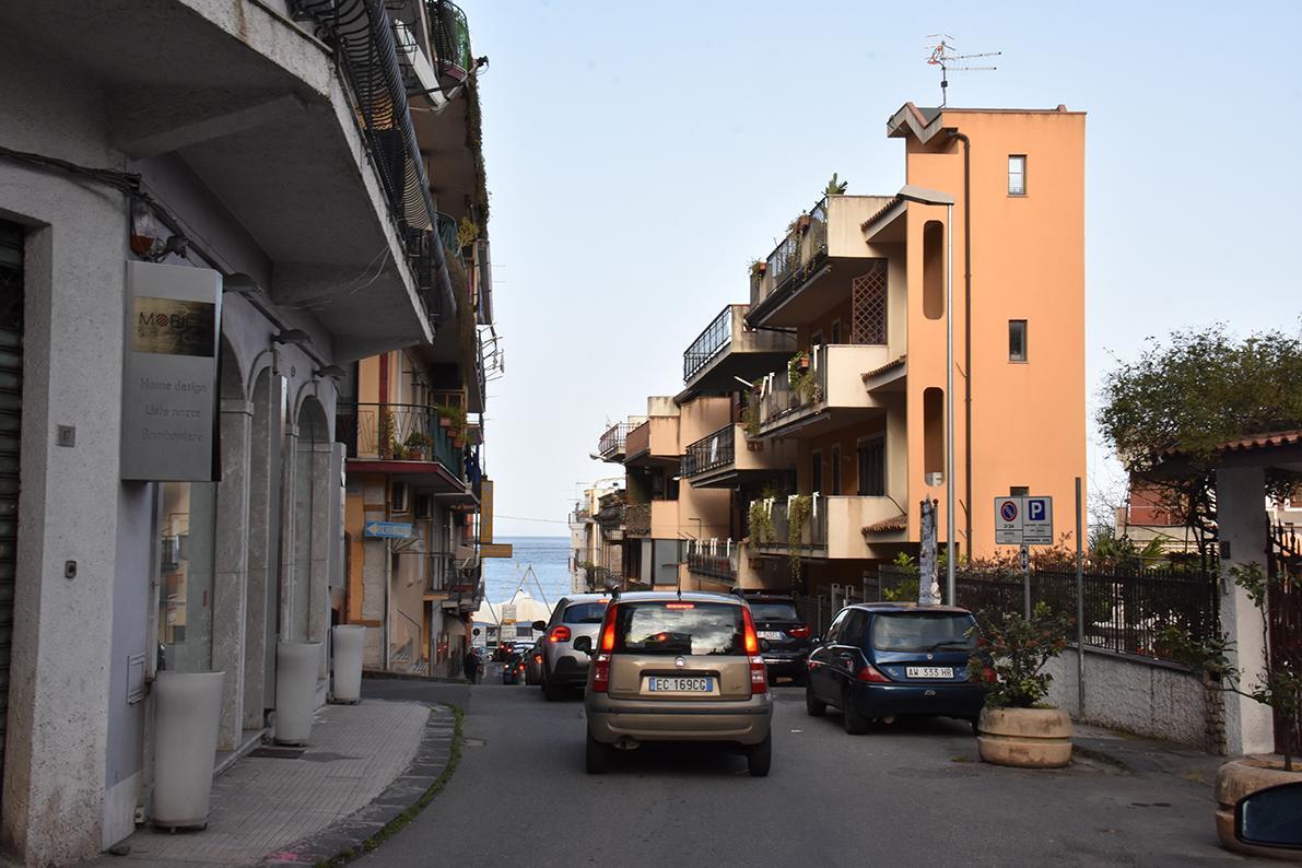 B&B La Casa Di Luigi Giardini Naxos Bagian luar foto