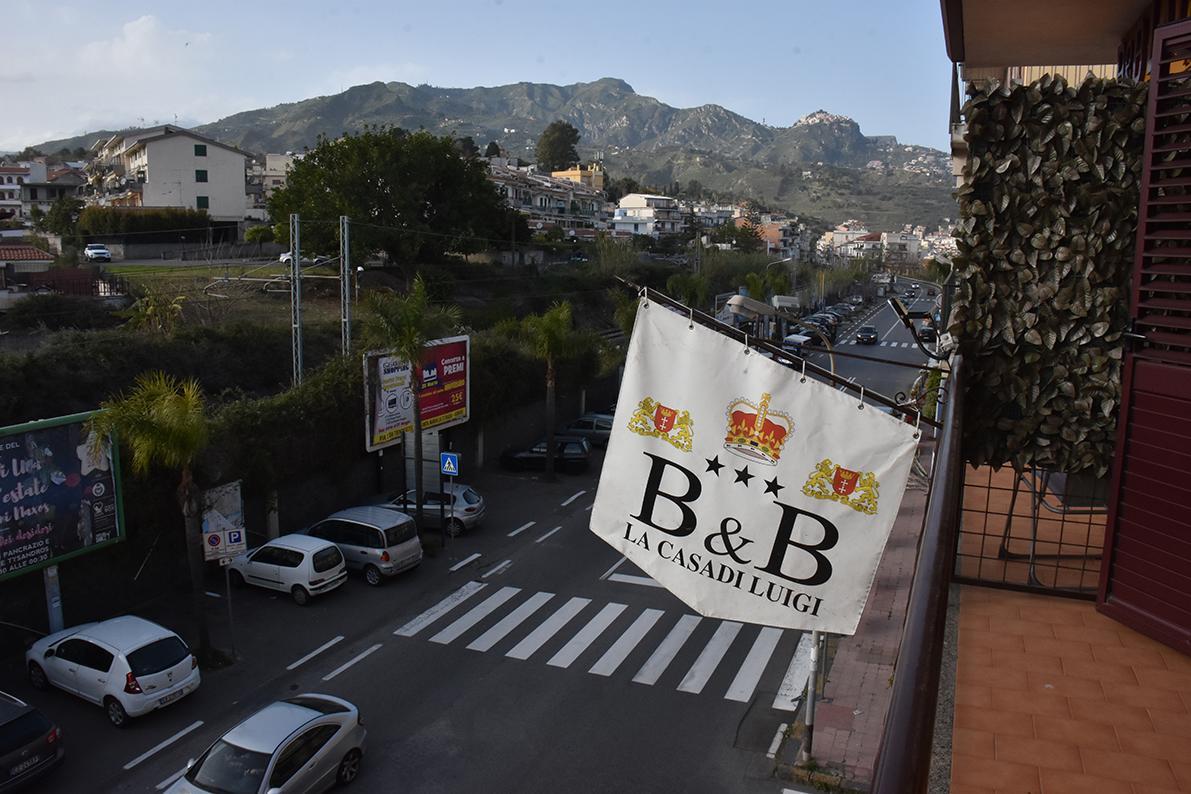 B&B La Casa Di Luigi Giardini Naxos Bagian luar foto